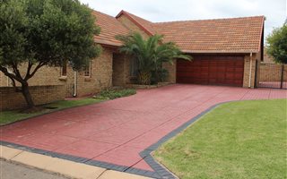3 Bedroom House in Brooklands