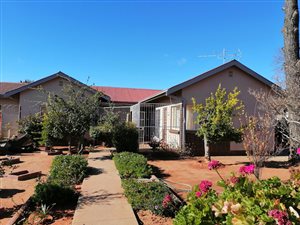 3 Bed House in Square Hill Park