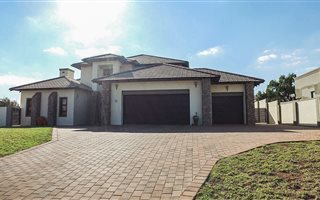 4 Bedroom House in Sable Hills Waterfront Estate