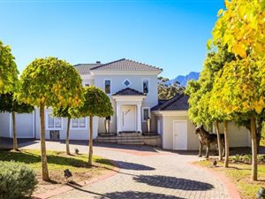 3 Bed House in Erinvale Estate