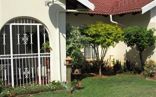 2 Bedroom Townhouse in Mookgophong (Naboomspruit)