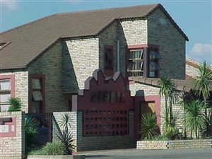 2 Bed Townhouse in Vanderbijlpark SW5