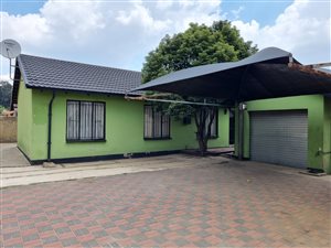 3 Bed House in Regents Park
