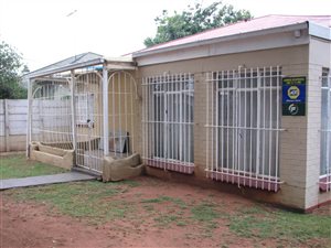 2 Bedroom House in Roodepoort North