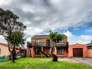 4 Bed House in Charlesville