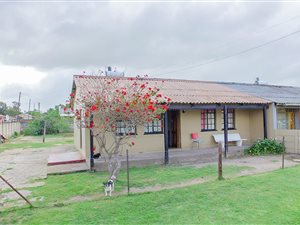 2 Bedroom House in Uitenhage Central
