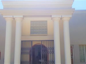 3 Bed House in Roodepoort North