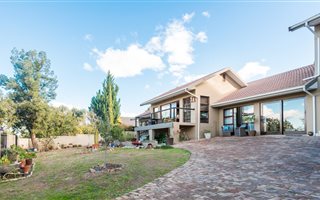 6 Bedroom House in Oudtshoorn