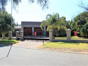 3 Bed House in Moreleta Park