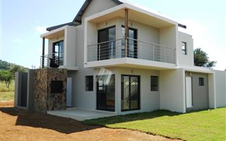 1000 m² Land available in Redstone Country Estate