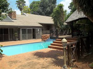 5 Bedroom House in Val de Grace