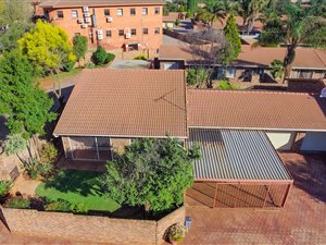 3 Bedroom Townhouse in Die Hoewes