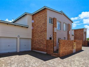 2 Bed Townhouse in Hazeldean (Silverlakes Surroundings)