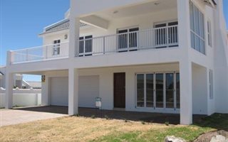 3 Bedroom House in St Helena Bay
