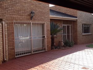 3 Bed House in Sinoville