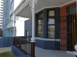 8 Bed House in Berea