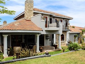 3 Bed House in Ruimsig Country Estate