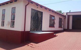 3 Bedroom House in Clayville