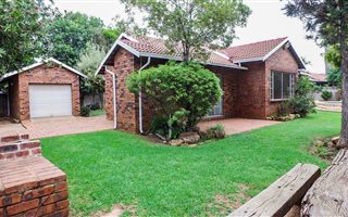 3 Bedroom House in Ravenswood