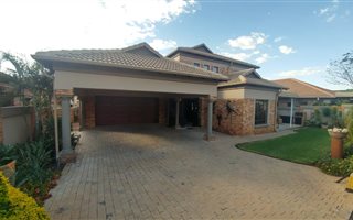 3 Bedroom House in Magalieskruin