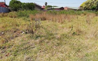 644 m² Land available in C Place