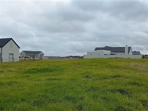 1037 m² Land available in Kingswood Golf Estate