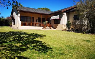 4 Bedroom House in Bergsig