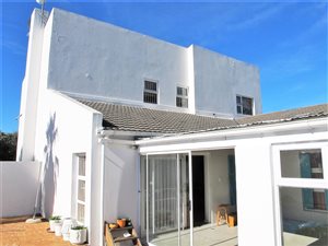 5 Bed House in Marina Da Gama
