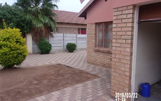 3 Bedroom House in African Jewel