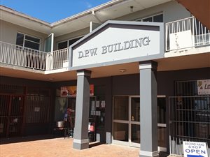 135 m² Retail Space in Linton Grange