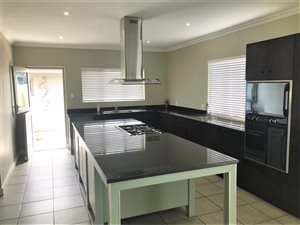 7 Bed House in Mossel Bay Central