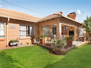 4 Bed Townhouse in Paramount Estate