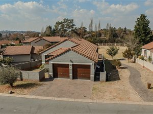 3 Bed Townhouse in Bloubosrand