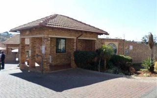 2 Bedroom House in Mondeor