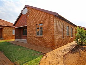3 Bed Townhouse in Protea Glen