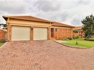 3 Bed Townhouse in Moreleta Park
