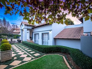 4 Bed House in Boardwalk