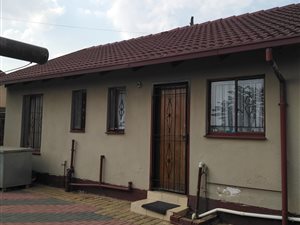 2 Bed House in Meadowlands