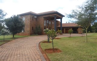 5 Bedroom House in Mooikloof Equestrian Estate