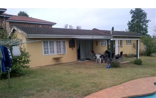 2 Bedroom Garden Cottage in Hayfields