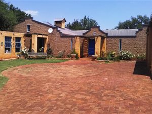 6.4 ha Farm in Honingnestkrans