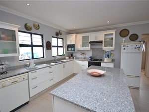 4 Bed Cluster in Sheffield Beach