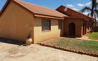 3 Bedroom House in Lotus Gardens
