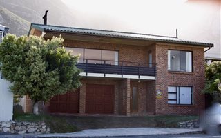 4 Bedroom House in Voelklip