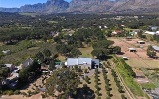 3 Bedroom House in High Riding Country Estate