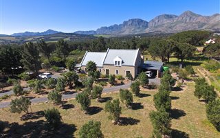 3 Bedroom House in High Riding Country Estate