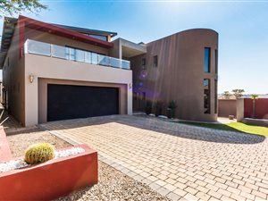 5 Bed House in Carlswald North Estate