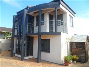 5 Bed House in Centenary Park