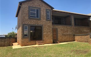 3 Bedroom Townhouse in Wilgeheuwel