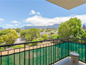 2 Bed Apartment in Wynberg Upper